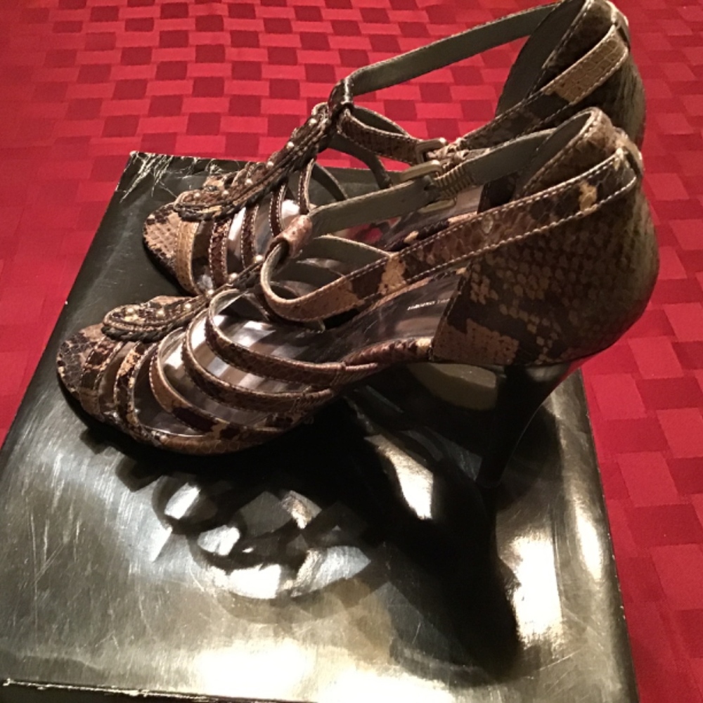 Shoes - Picture 4 of 5